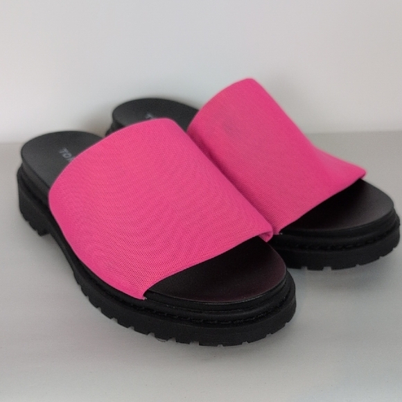 Torrid NWOT Neon Pink Chunky Flatform - Picture 1 of 11